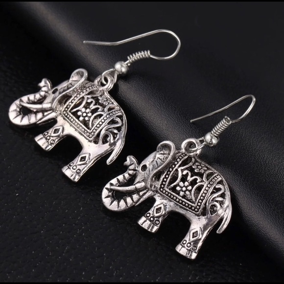 Jewelry - Elephant Silver Tone Drop Dangle Earrings